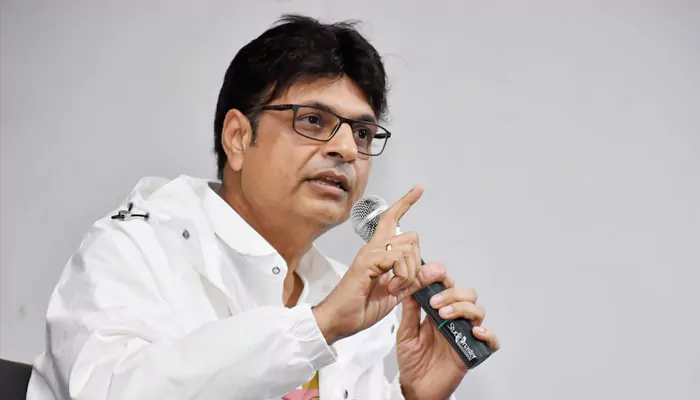 Celebrating Irshad Kamil’s Birthday: How Small-Town Roots Created Big-Screen Emotions